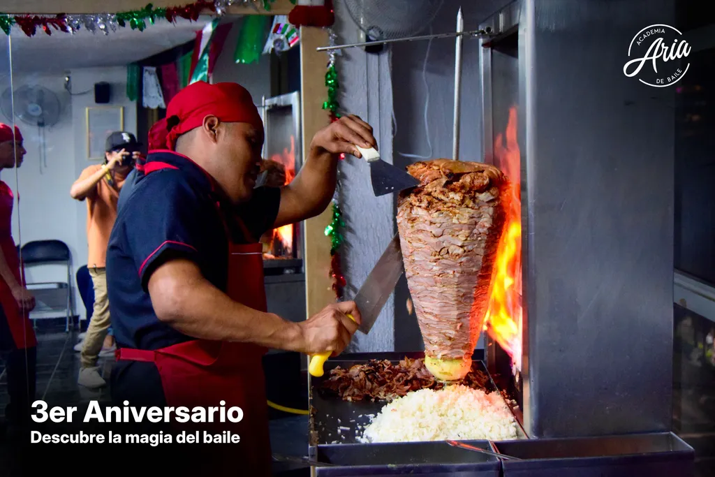 Tacos al pastor en el 3er aniversario de Academia de baile ARIA