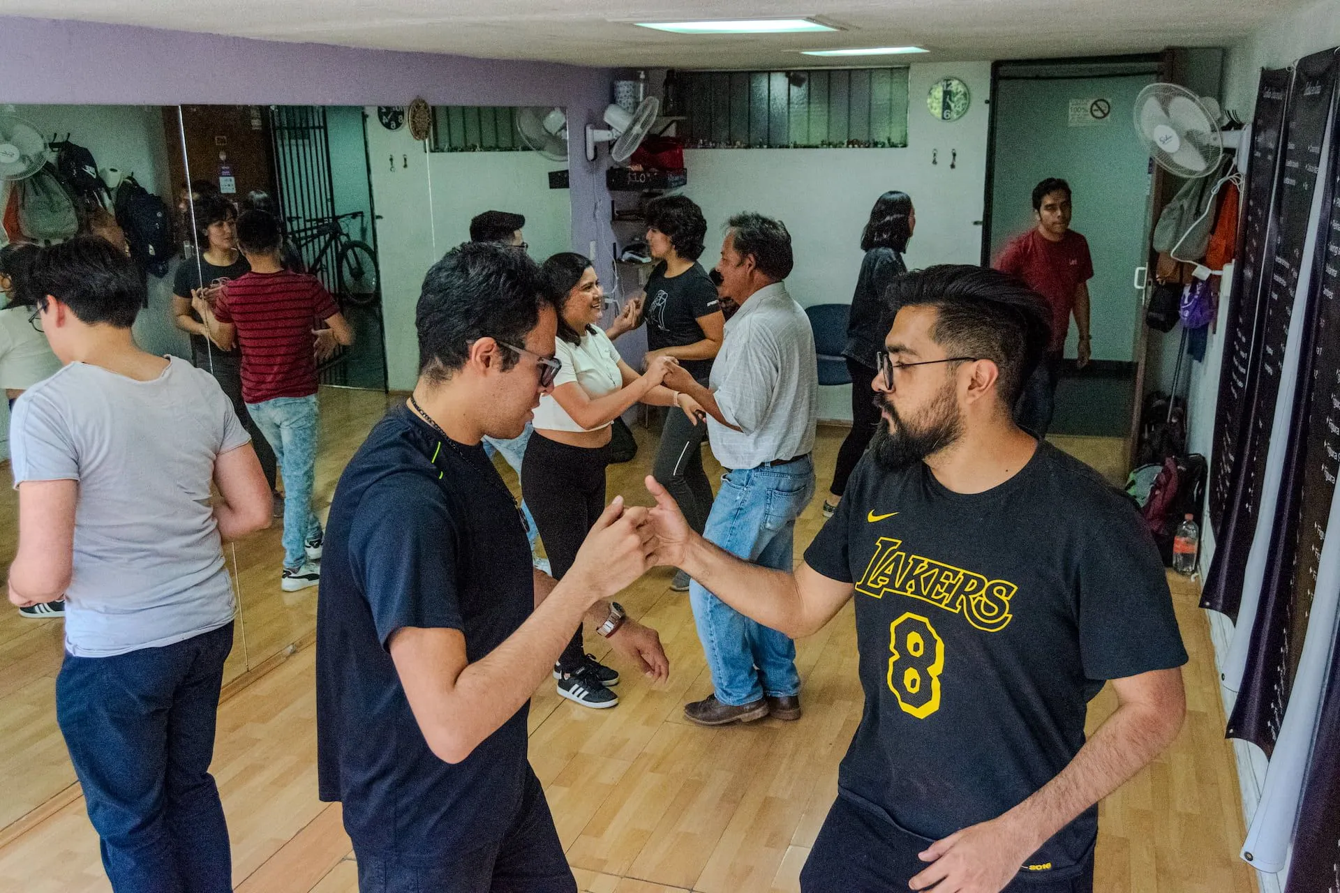 Alumnos disfrutando de sus clases de baile en Academia de baile ARIA