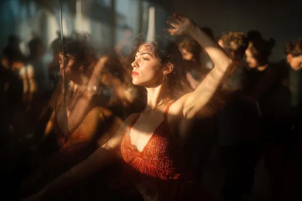 Persona bailando en Academia de baile ARIA