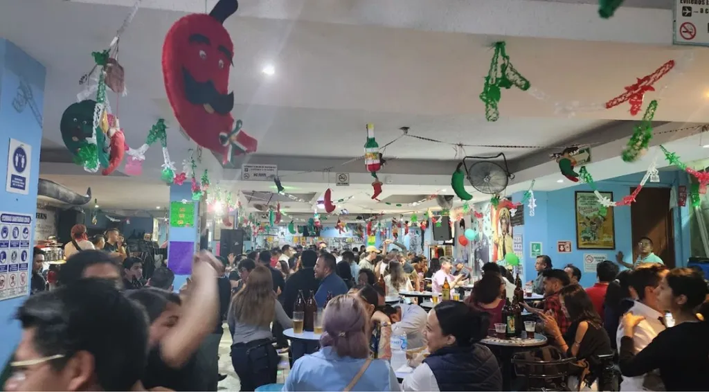 Sal a bailar y disfruta de un buen pulque en la hija de los apaches