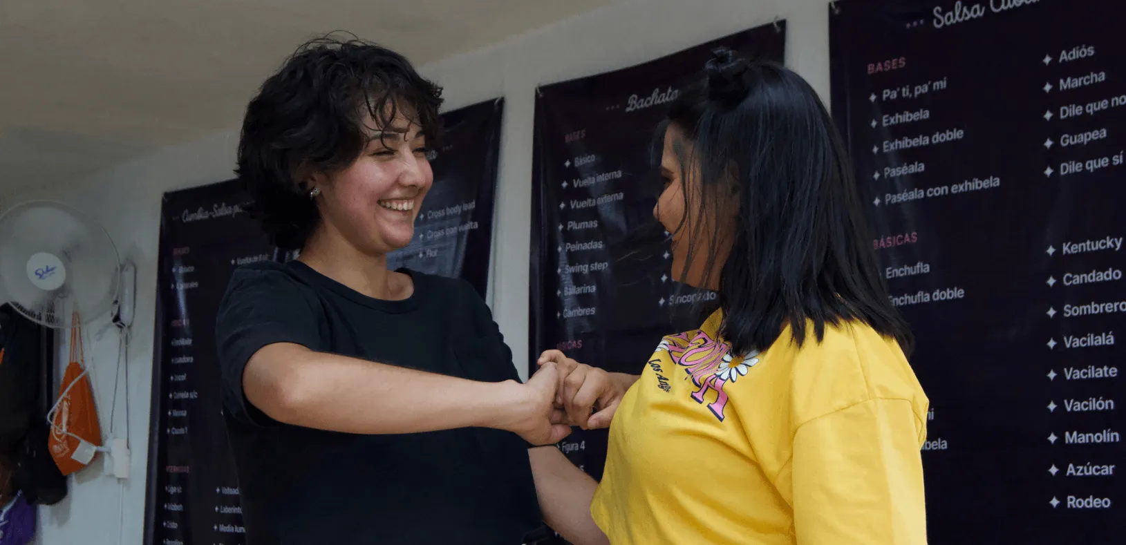 Disfrutando al ritmo de la música en Academia de baile ARIA